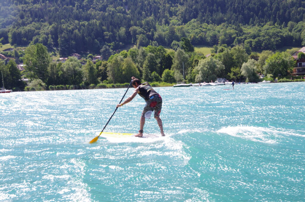 paddle en downwind sur le lac d'Annecy
